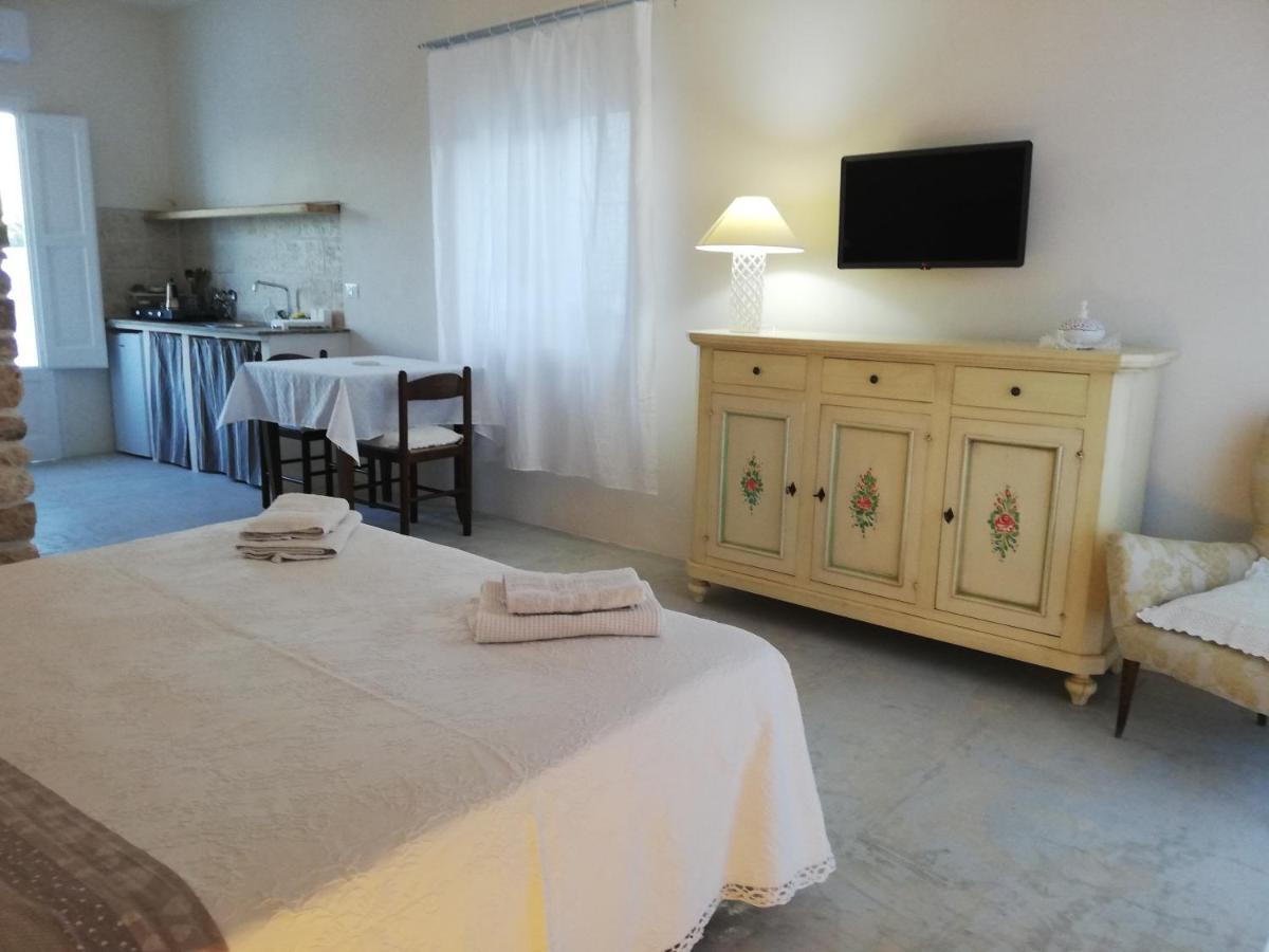 Holiday Home Trullo Antico Остуні Номер фото